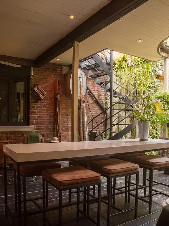Sir Montcalm Gite B&B Montreal 4*,
