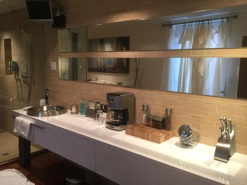 Sir Montcalm Gite B&B Montreal 4*,